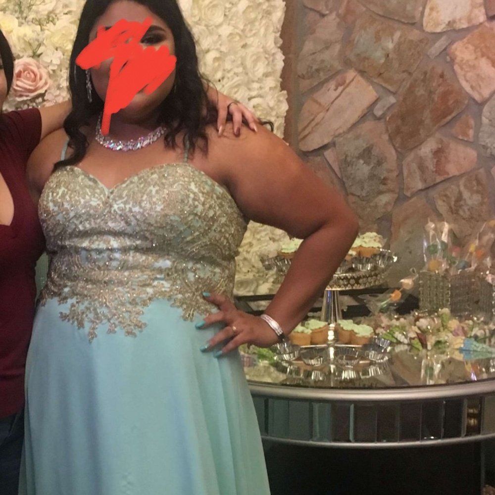 PROM DRESS - Picture 6 of 6